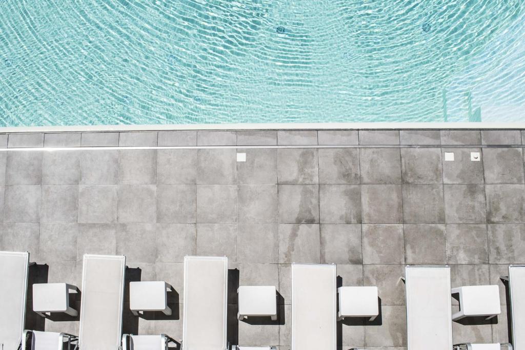 Bazén v ubytování Hotel Baia nebo v jeho okolí