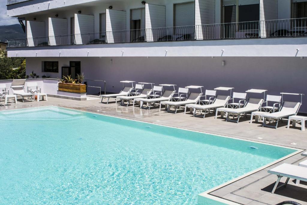 Bazén v ubytování Hotel Baia nebo v jeho okolí
