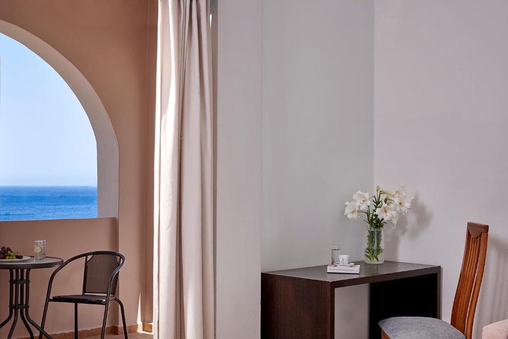 Nespecifikovaný výhled na moře nebo výhled na moře při pohledu z hotelu