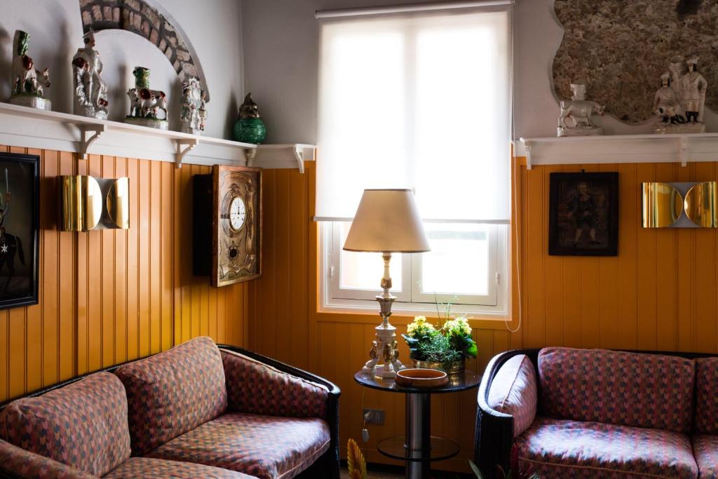 a living room with two chairs and a lamp at Residenza d'Epoca Albergo Quattro Fontane in Venice-Lido