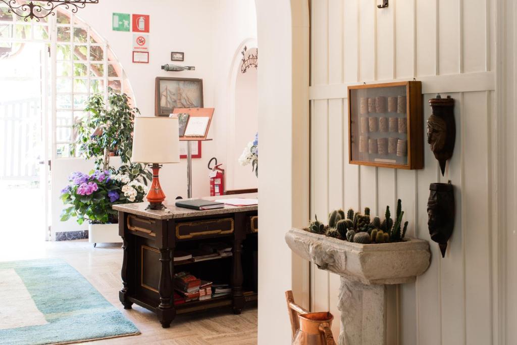 a room with a desk and a table with a lamp at Residenza d'Epoca Albergo Quattro Fontane in Venice-Lido