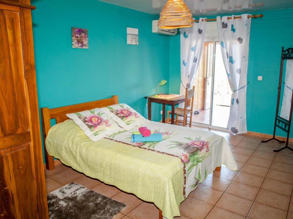 Ein Bett oder Betten in einem Zimmer der Unterkunft la cariole