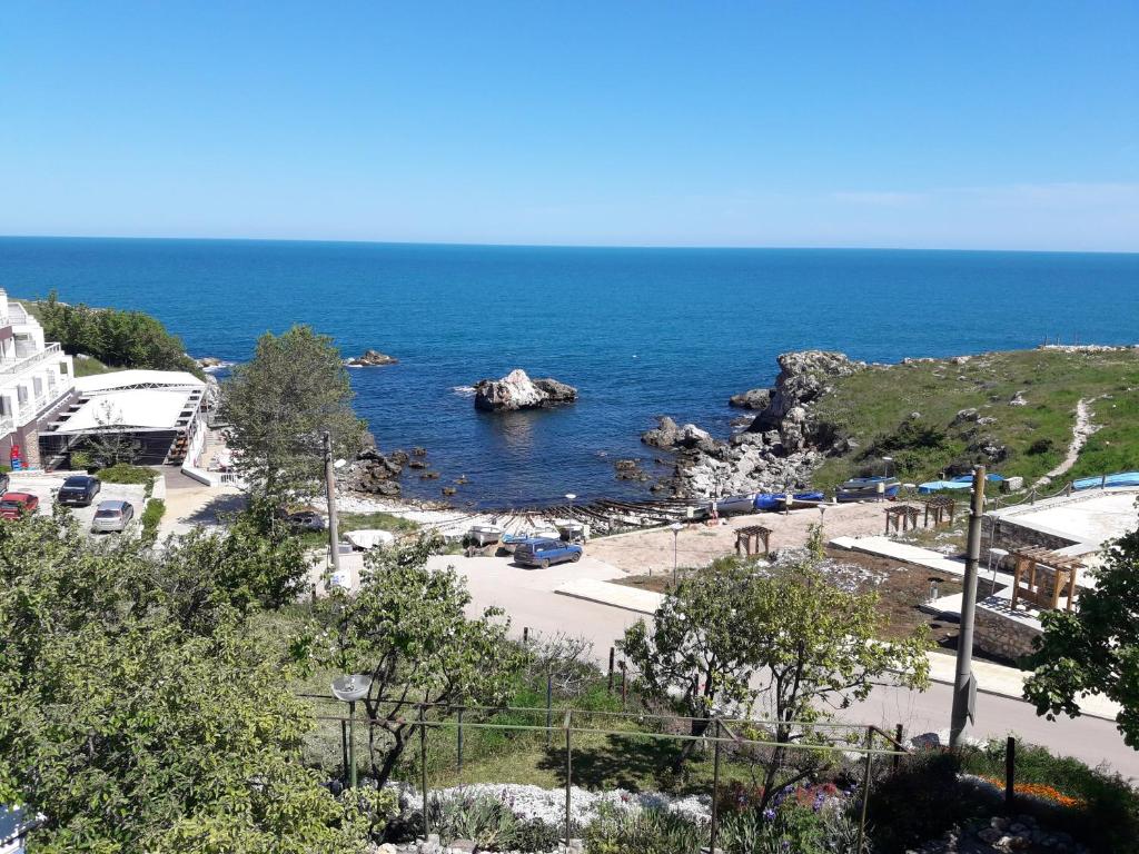 Afbeelding uit fotogalerij van Dolphin Family Hotel in Tyulenovo