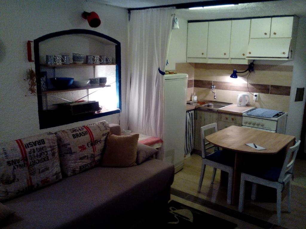 Gallery image of Peraja Studio Apartment in Nerezine