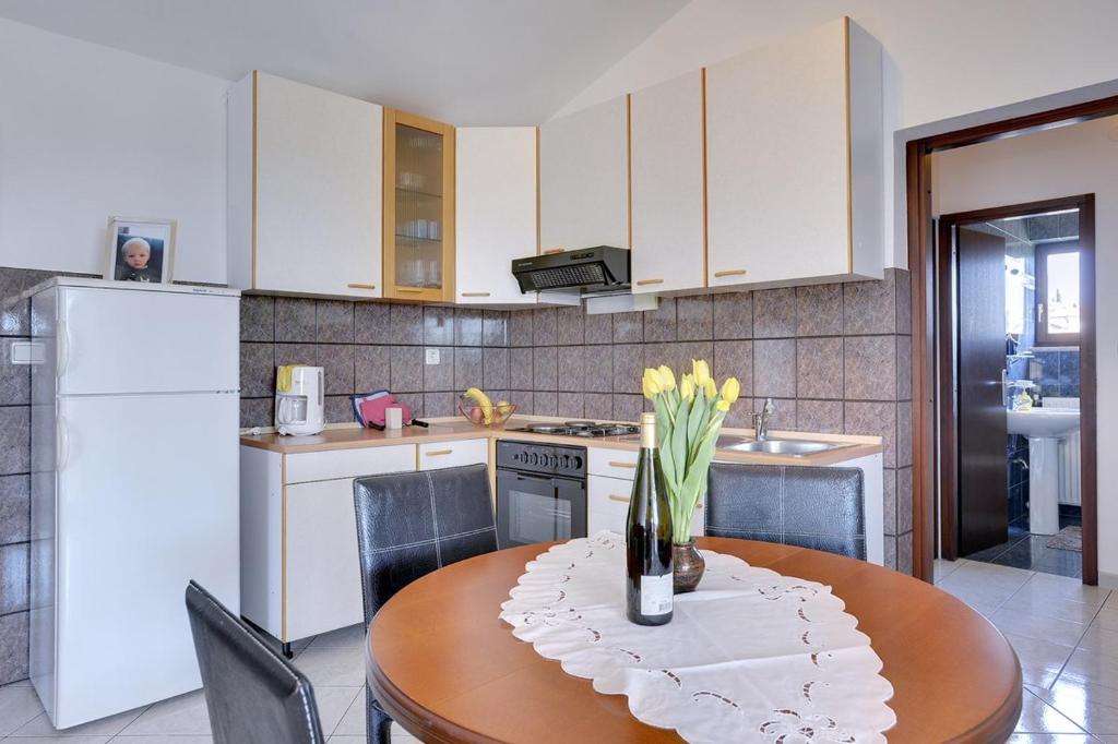 Kuchnia lub aneks kuchenny w obiekcie Holiday Home Lorena