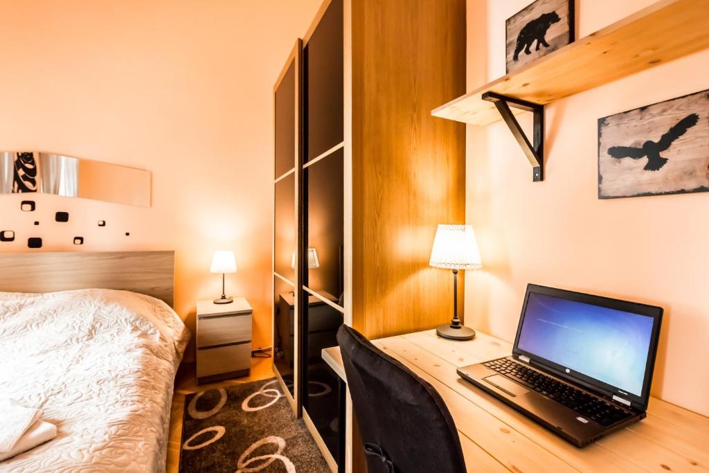 A bed or beds in a room at BpR König Design Apartment