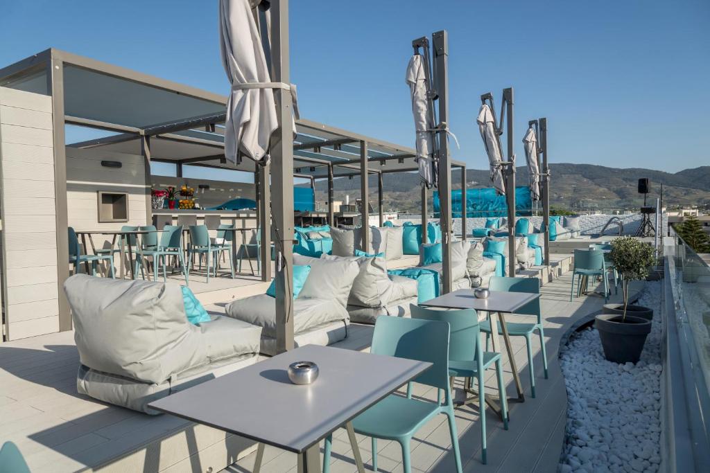Nespecifikovaný výhled na hory nebo výhled na hory při pohledu z hotelu