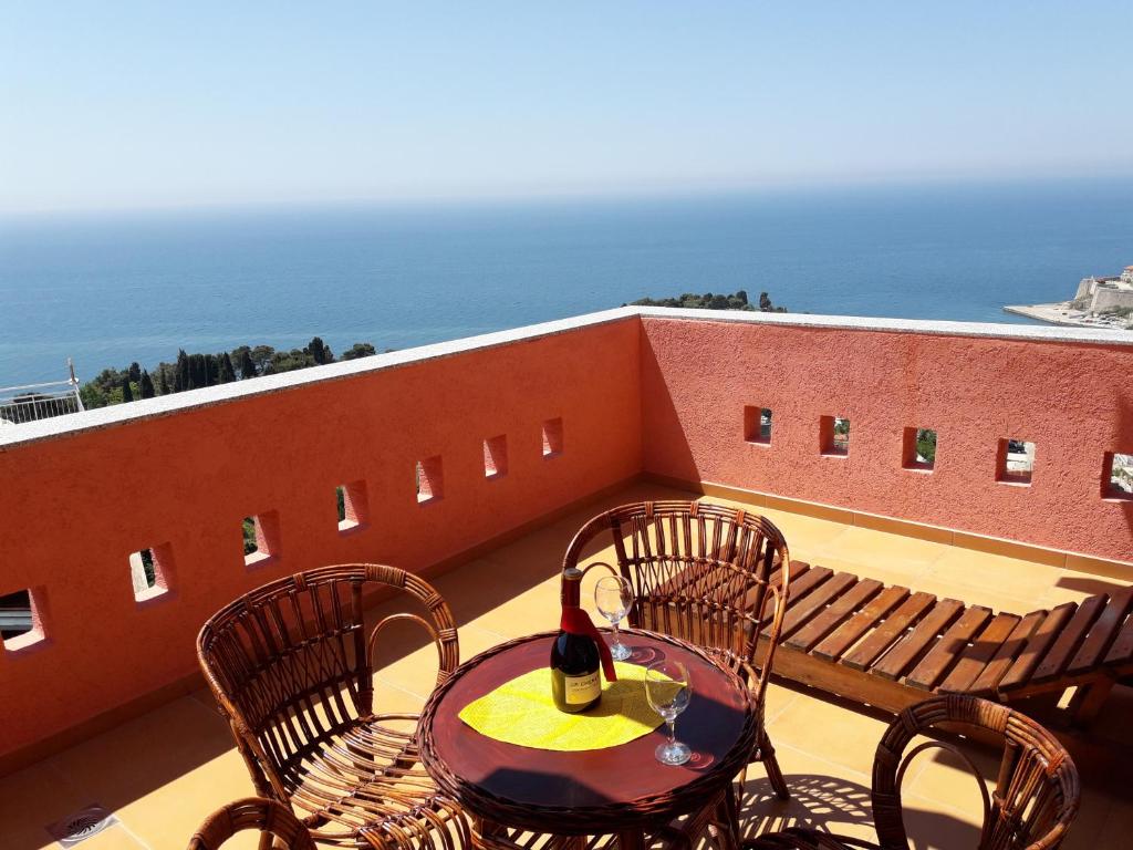 a table and chairs on the balcony of a building at Apartments Mediteran in Ulcinj