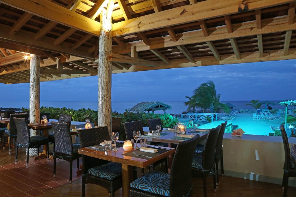 Ocean Point Beach Resort & Spa Adults Onlyの敷地内または近くにあるプール