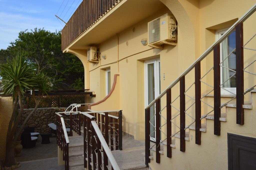 A balcony or terrace at Le Anfore Hotel - Lampedusa