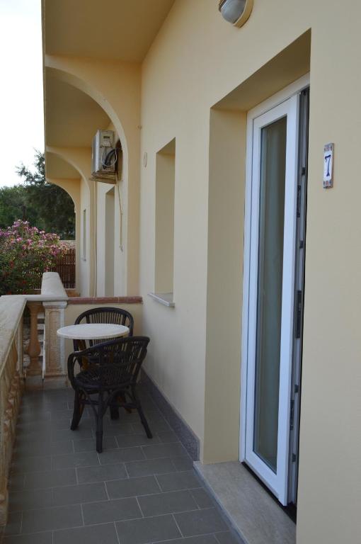 A balcony or terrace at Le Anfore Hotel - Lampedusa