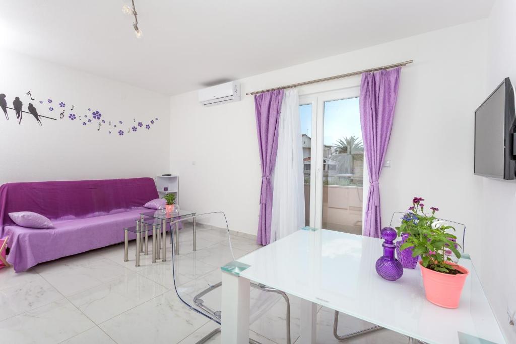 Televízia a/alebo spoločenská miestnosť v ubytovaní Apartments Gabelic