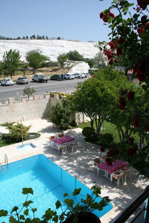 Bazén v ubytování Hotel HAL-TUR nebo v jeho okolí