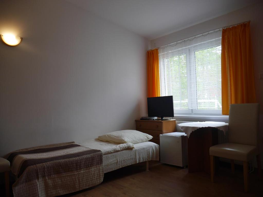 Łóżko lub łóżka w pokoju w obiekcie Bursztyn