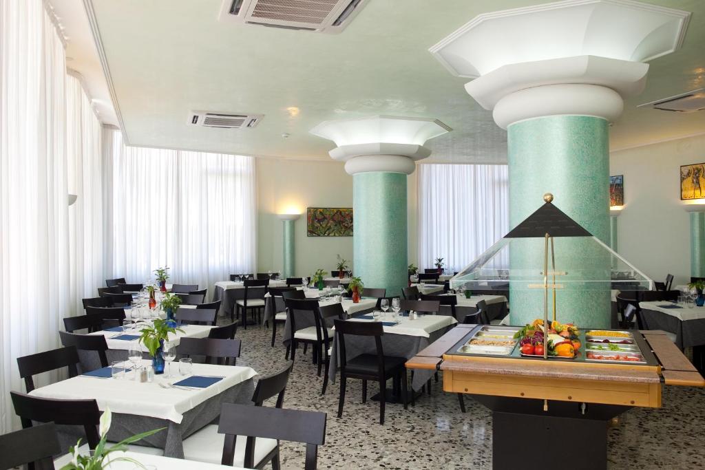 Restaurace v ubytování Hotel Tropical