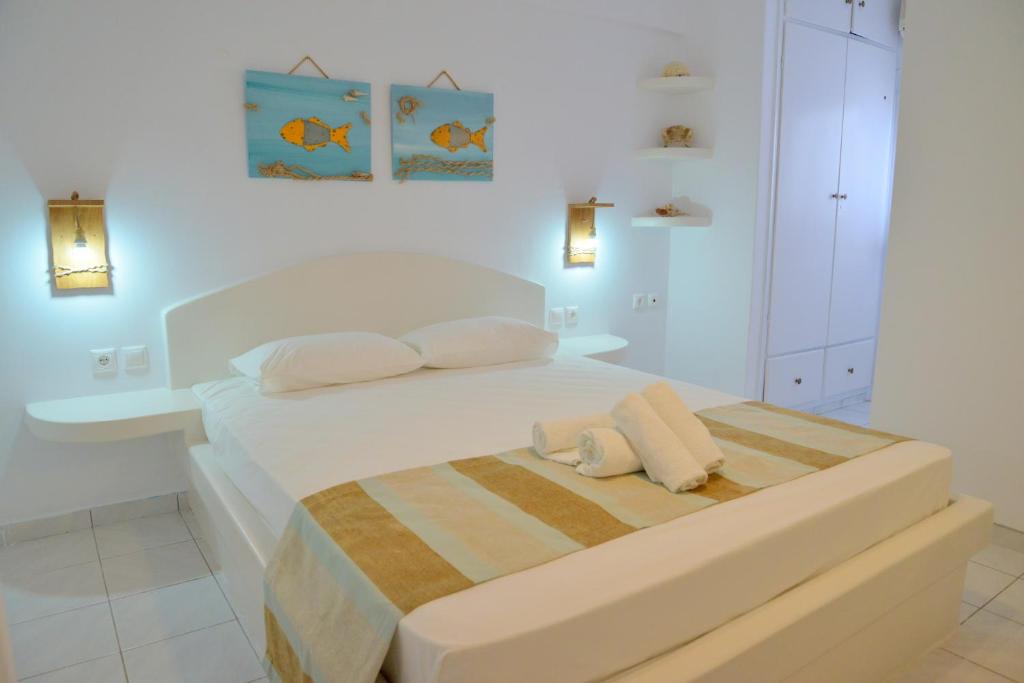 Postel nebo postele na pokoji v ubytování Hotel Apartments Giannis