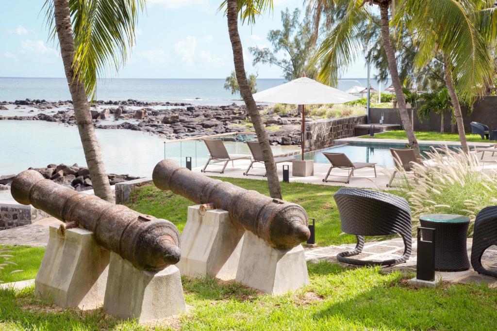 a couple of cannons sitting next to a beach at Les 2 canons in Flic-en-Flac