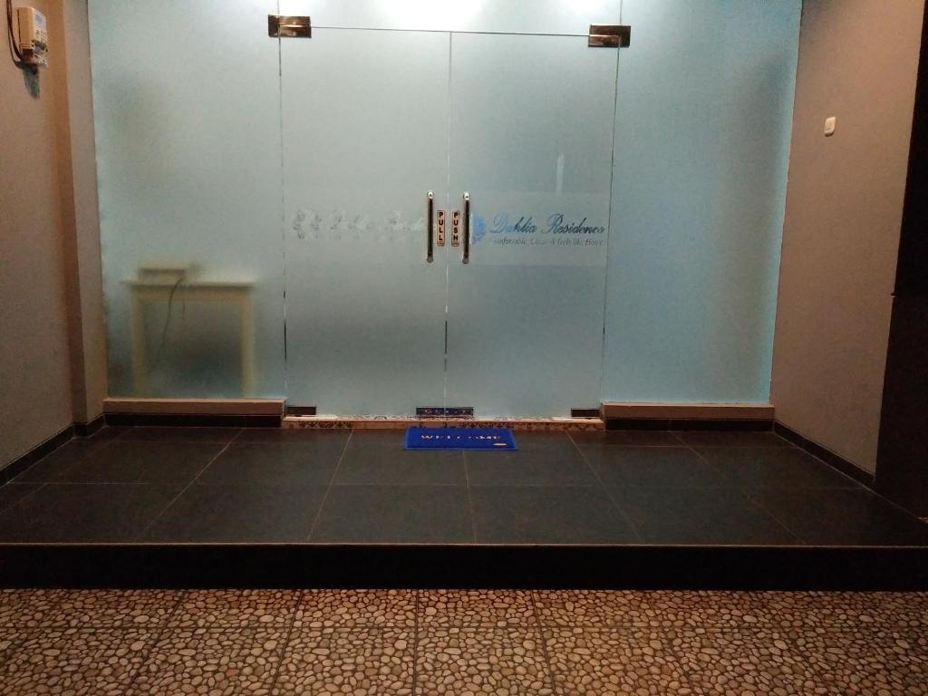 Fotografie z fotogalerie ubytování RedDoorz Near Gajah Mada Street Semarang v destinaci Semarang