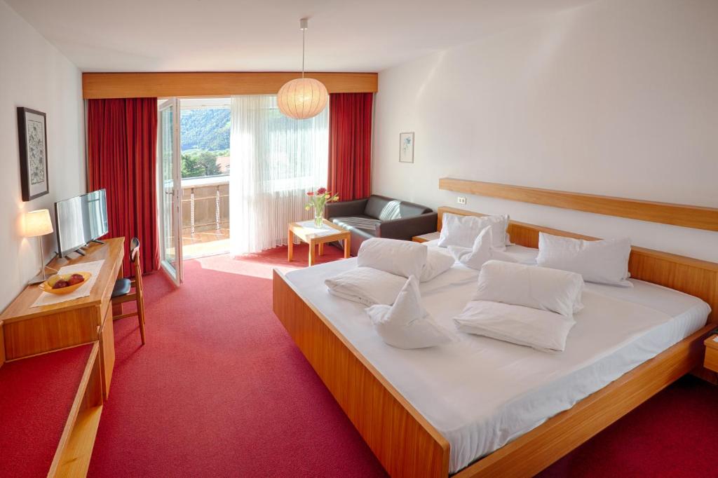 Postel nebo postele na pokoji v ubytování Hotel Weingarten