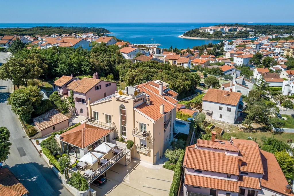 an aerial view of a town with houses and the ocean at Boutique Hotel Oasi in Pula