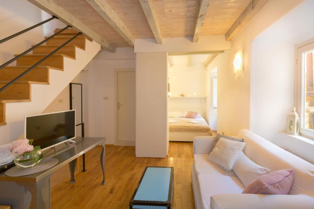 TV a/nebo společenská místnost v ubytování Apartment Hedera A11