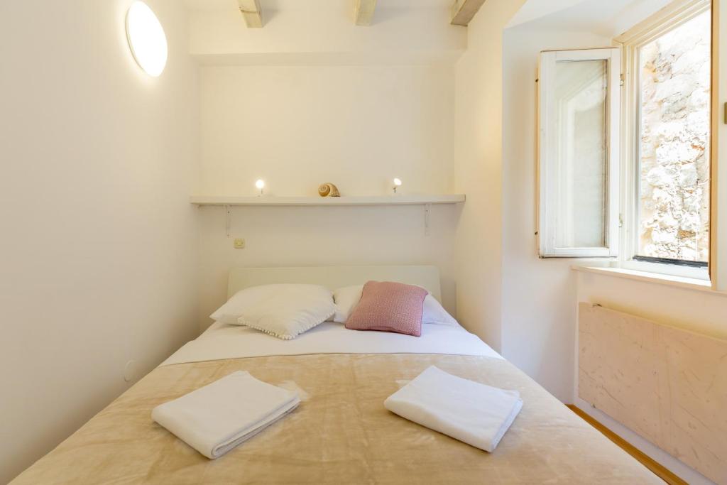Postel nebo postele na pokoji v ubytování Apartment Hedera A11