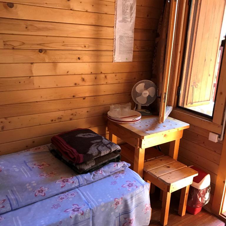 Postel nebo postele na pokoji v ubytování Elga´s Punk Rock Hostel