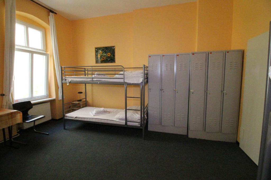 Postel nebo postele na pokoji v ubytování Happy Go Lucky Hotel + Hostel