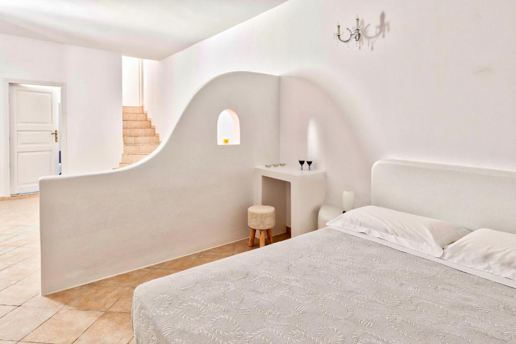 Una cama o camas en una habitación de Katharos Pool Villas