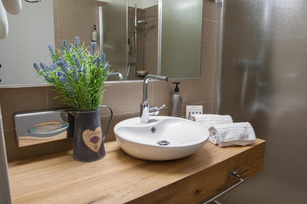 Kúpeľňa v ubytovaní Alexander Charme Hotel