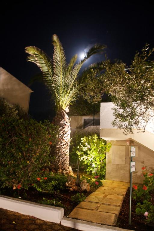 Artemis Village Apartments & Studios - 8