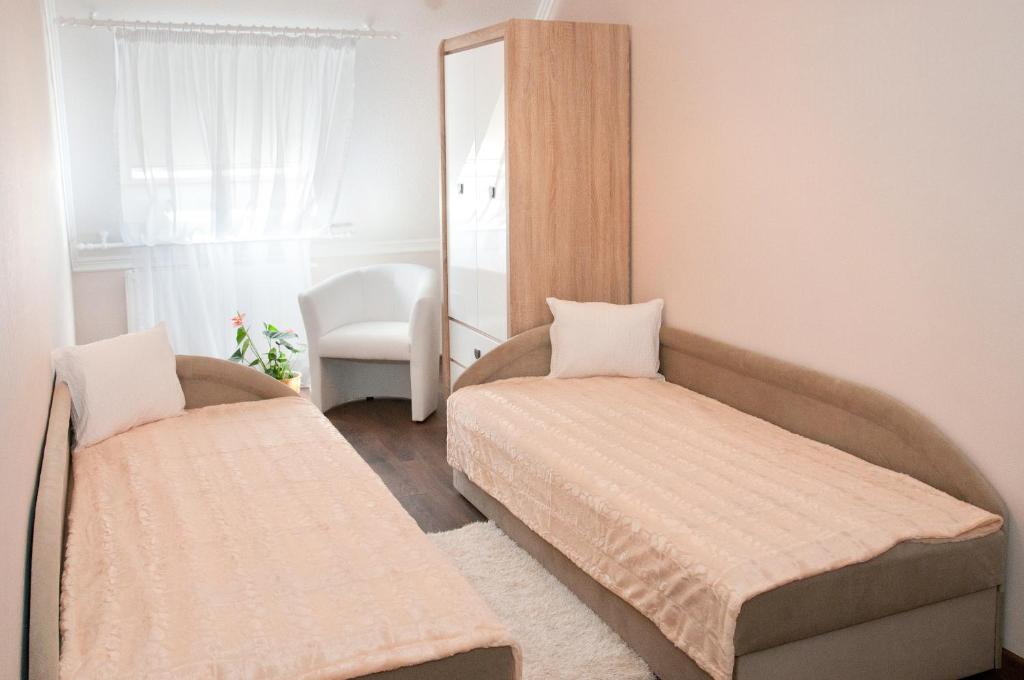 Posteľ alebo postele v izbe v ubytovaní Ametiszt Apartman