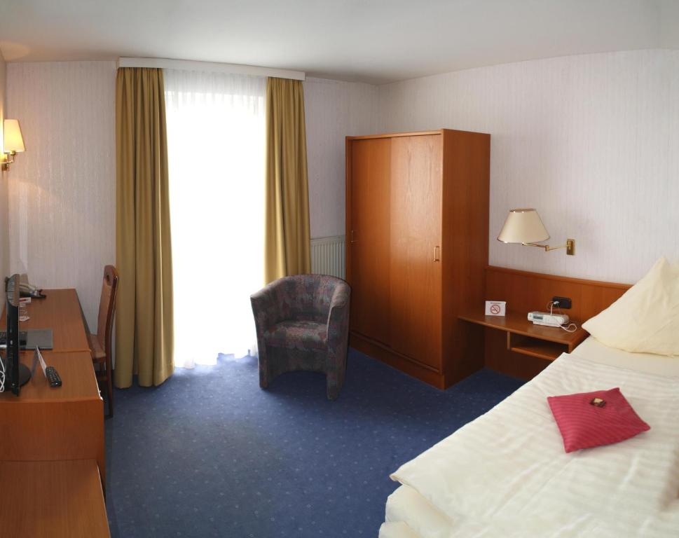 Postel nebo postele na pokoji v ubytování Hotel Vier Linden