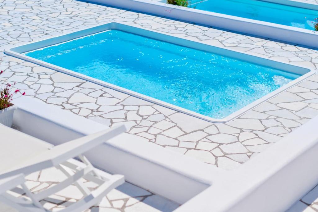La alberca dentro o cerca de Katharos Pool Villas
