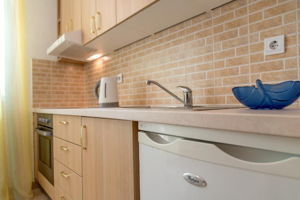Kuchyňa alebo kuchynka v ubytovaní Beach Resort Apartments Bucina