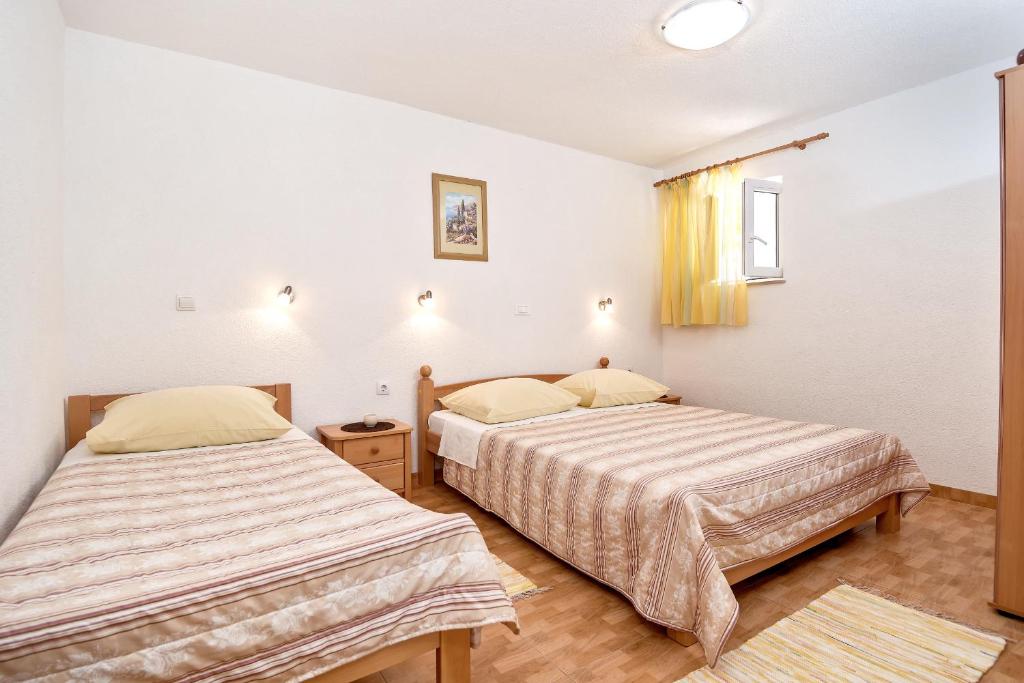 Posteľ alebo postele v izbe v ubytovaní Beach Resort Apartments Bucina