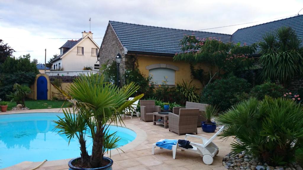 Bazén v ubytování B&B Lou Mas nebo v jeho okolí