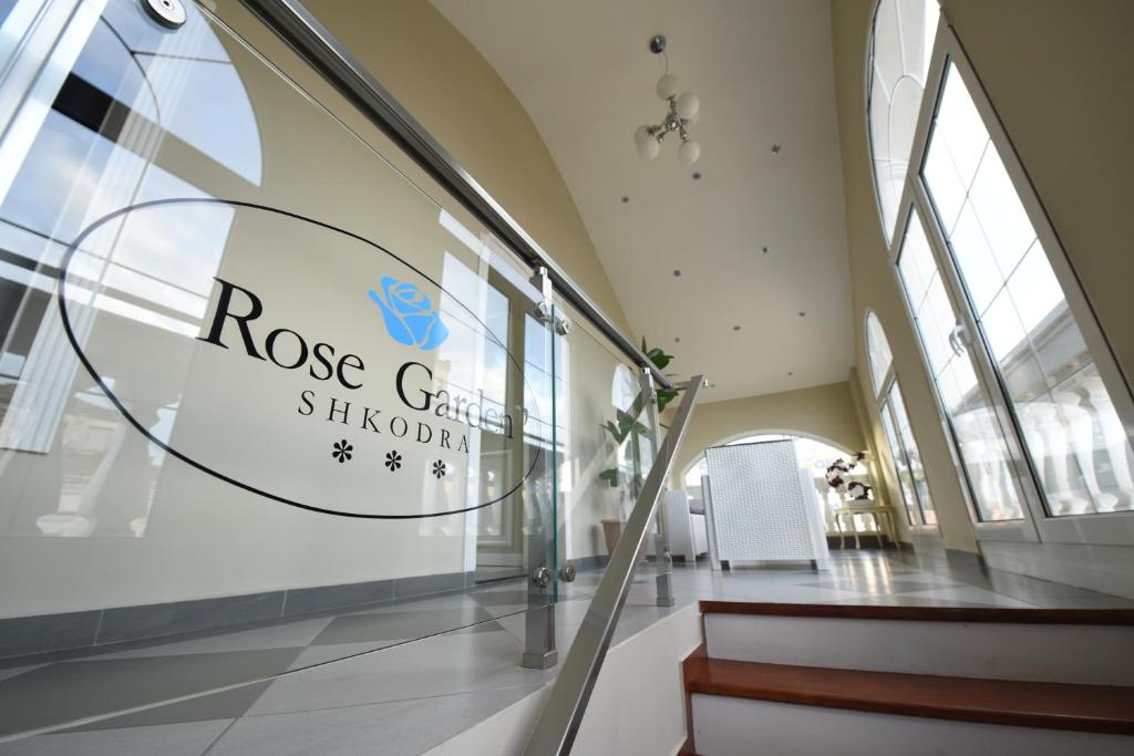 Certifikát, hodnocení, plakát nebo jiný dokument vystavený v ubytování Rose Garden Hotel