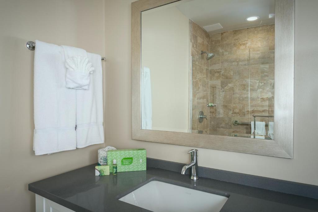 رزرو هتل و هاستل، Pacific Shores Inn, رزرو هتل و هتل آپارتمان
