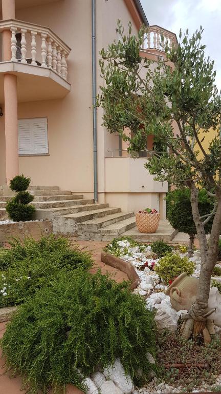 Zahrada ubytování Apartments Suzana