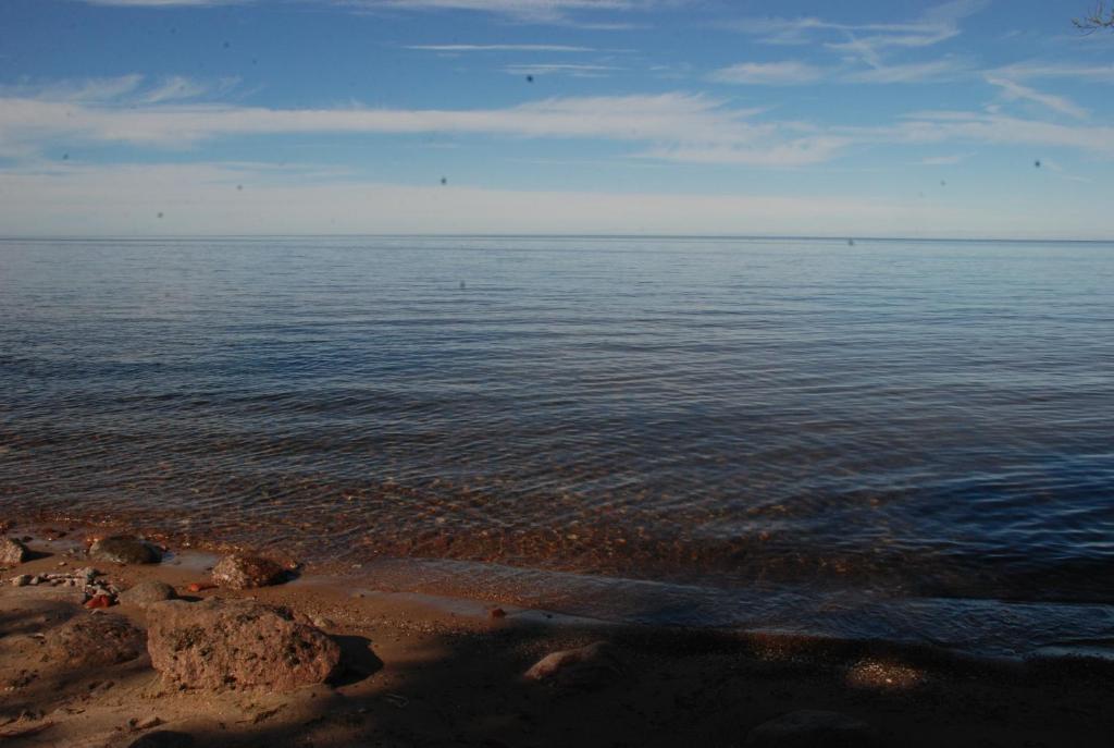 a view of the ocean from the shore of a beach at Peipsi rannamaja in Nina