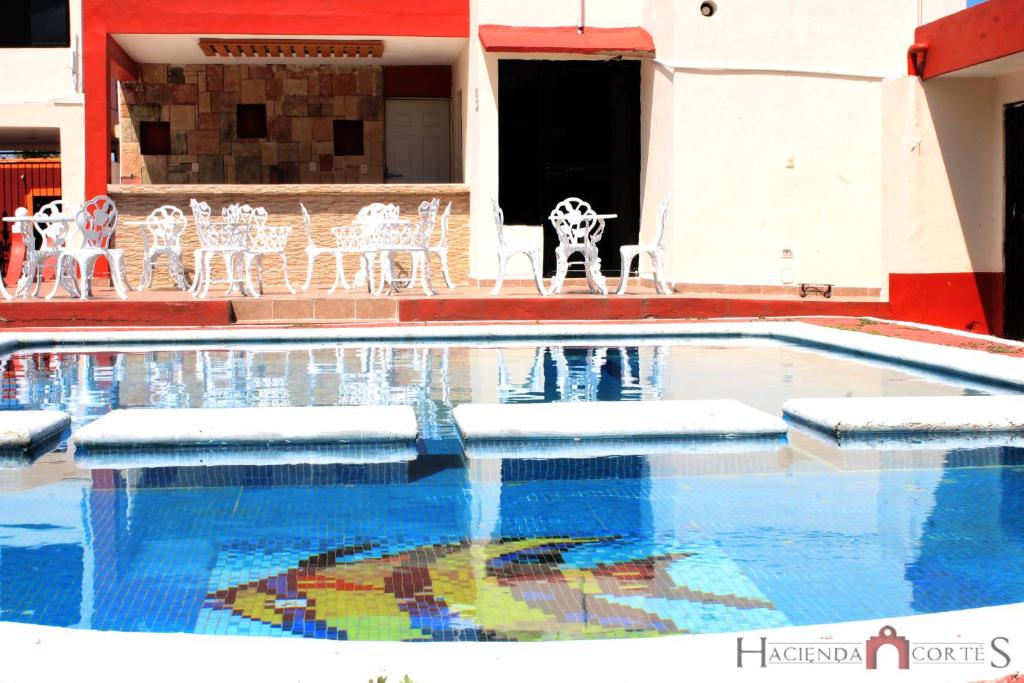 Bazén v ubytování Hotel Hacienda Cortes nebo v jeho okolí