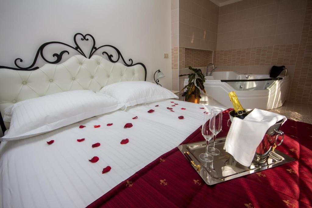 Postel nebo postele na pokoji v ubytování Guest House Šterk
