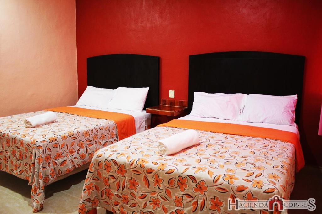 Postel nebo postele na pokoji v ubytování Hotel Hacienda Cortes