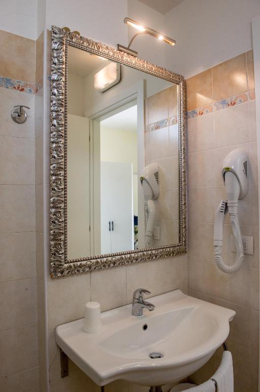 Hotel Cristina Hospitality Centrale - Resim 35