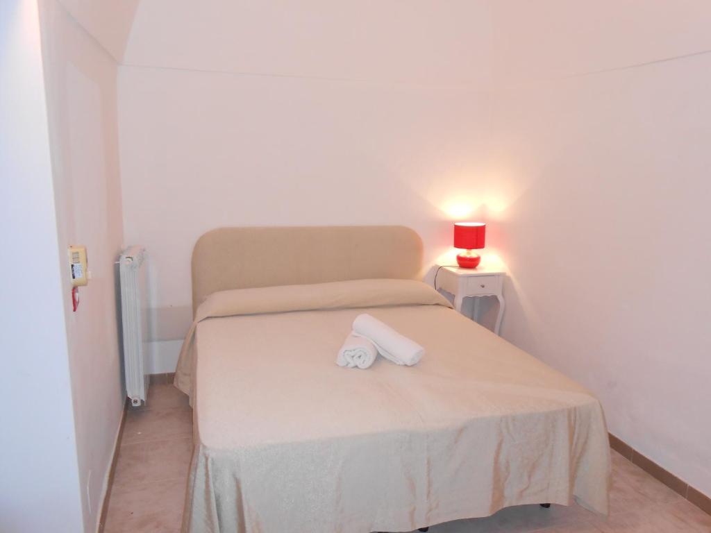 a small room with two beds and a red lamp at sala in Scauri