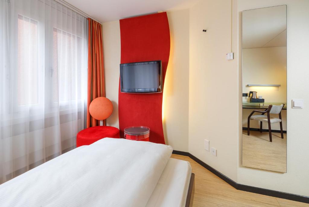 Postel nebo postele na pokoji v ubytování Ramada by Wyndham Baden Hotel du Parc