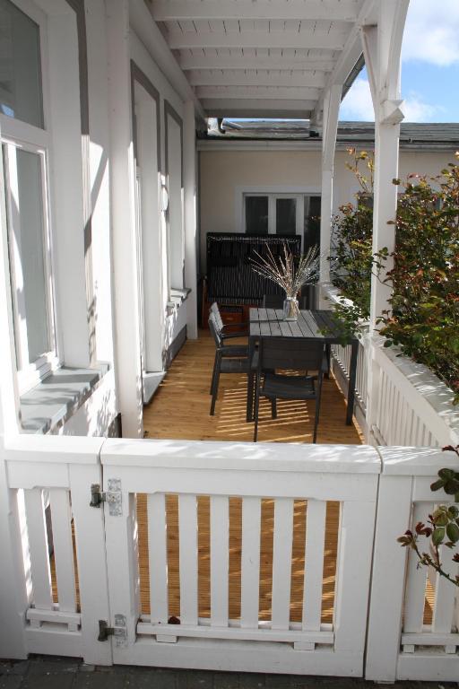 Balkón nebo terasa v ubytování Ferienwohnung im Ostseebad Göhren in Strandnähe, Kurhaus Nordstrand,Nähe Binz und Sellin