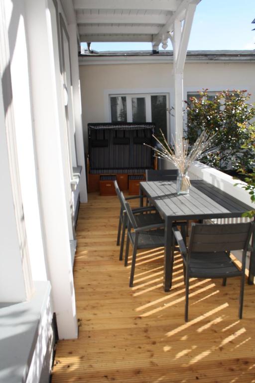 Balkón nebo terasa v ubytování Ferienwohnung im Ostseebad Göhren in Strandnähe, Kurhaus Nordstrand,Nähe Binz und Sellin
