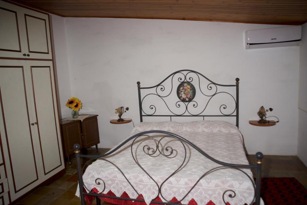A bed or beds in a room at Appartamento Ginepro Sardegna
